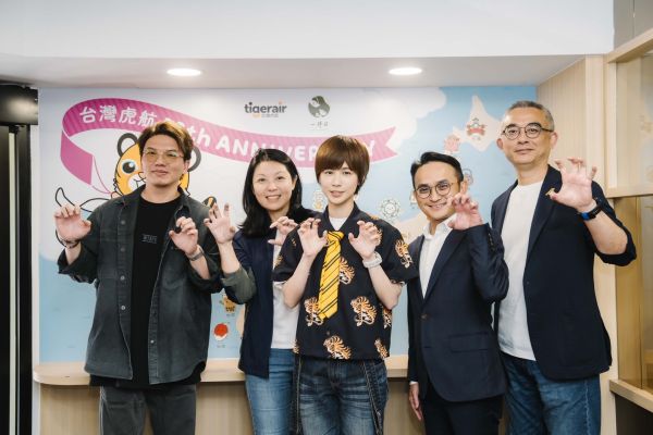 台灣虎航一沐日-台灣虎航董事長黃世惠、總經理邱彰信，以及一沐日總經理 Johnny